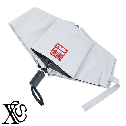223一攫千金柄 刺繍 【形状記憶+自動開閉】 折りたたみ傘 レディース メンズ 55cm 晴雨兼用 UVカット99.9％ 一級遮光 遮熱 強風 耐風【X-CLOTHES】オリジナル グッズ 刺繍 ワンポイント 雑貨【b ブラック、スモークブルー】【g ライトグレー、オフホワイト】 【3文字標識-四文字熟語-祈願】